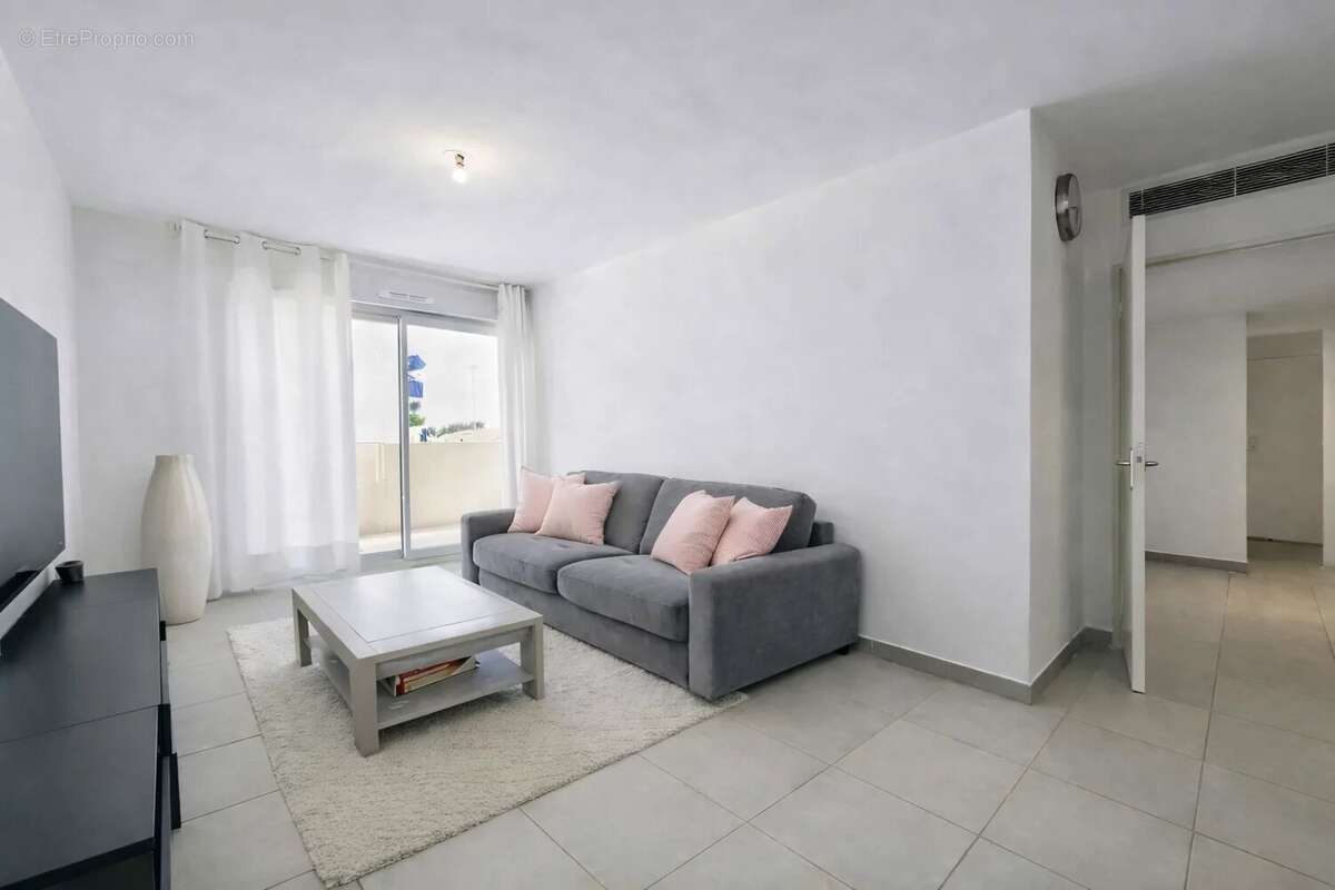 À vendre - appartement 3 pieces – 68 m² – cagnessur-mer – terrasse – parking – proche mer - photo 2