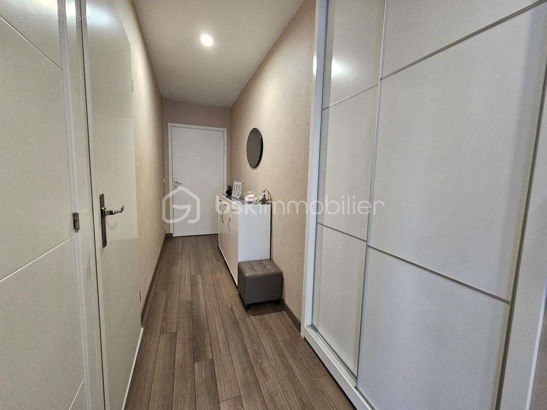 Appartement à VAUJOURS