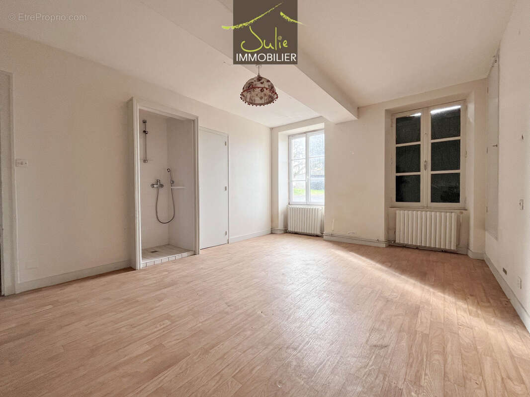 Maison à NUEIL-LES-AUBIERS