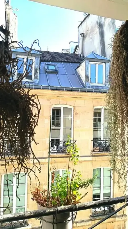 PARIS IVème, rue du Roi de Sicile, Studio de 35m² - photo 8