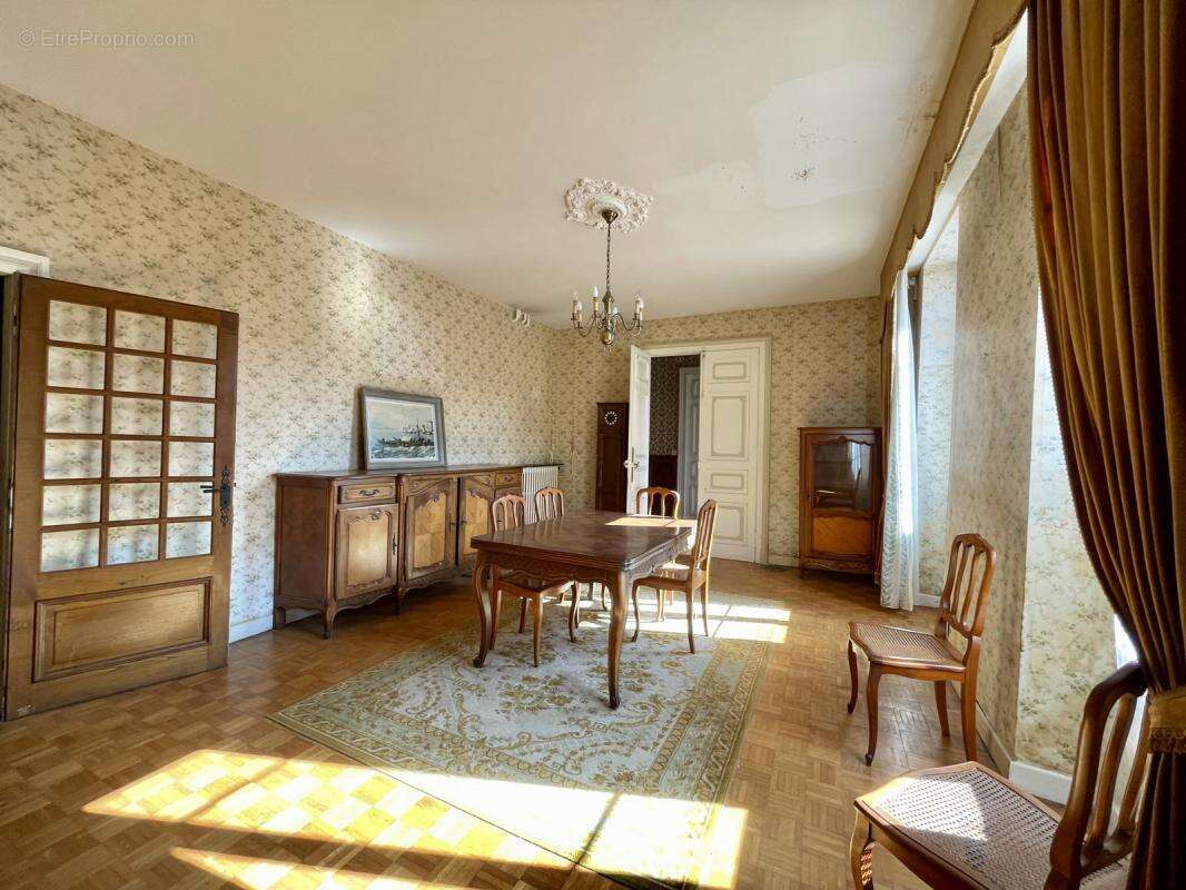 Maison à MIRANDOL-BOURGNOUNAC