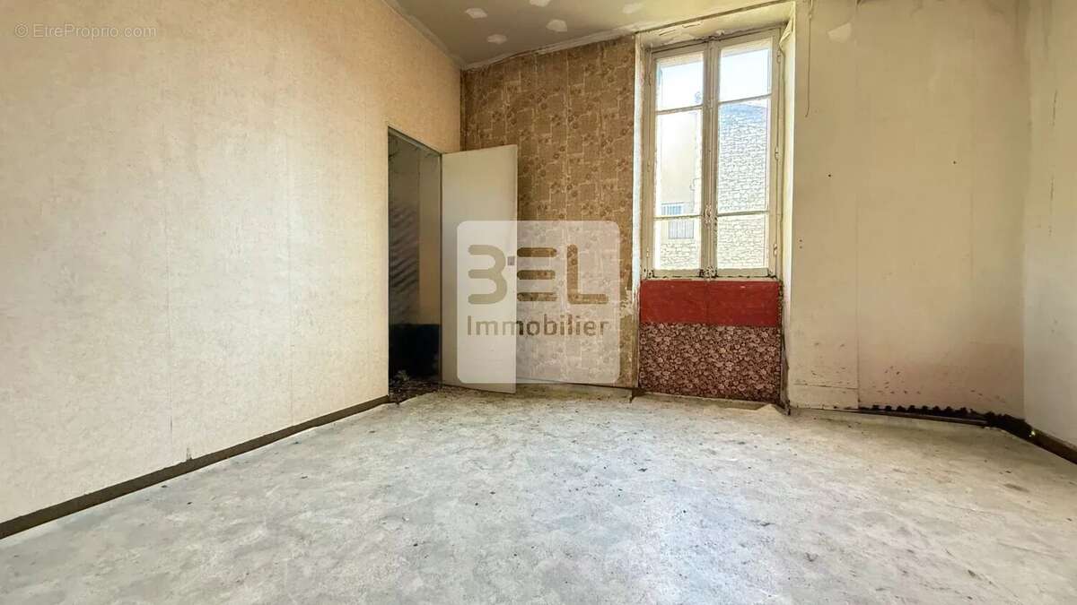 Appartement à BAGNOLS-SUR-CEZE