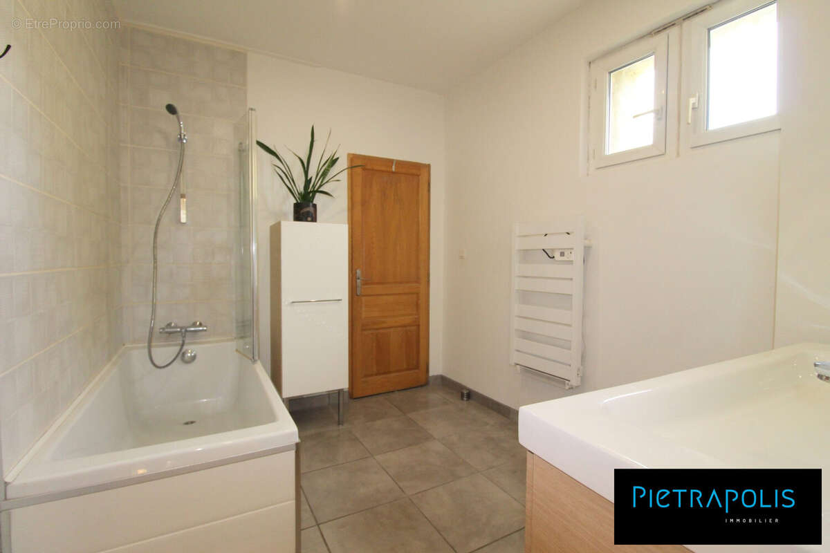 Maison à PONT-EVEQUE