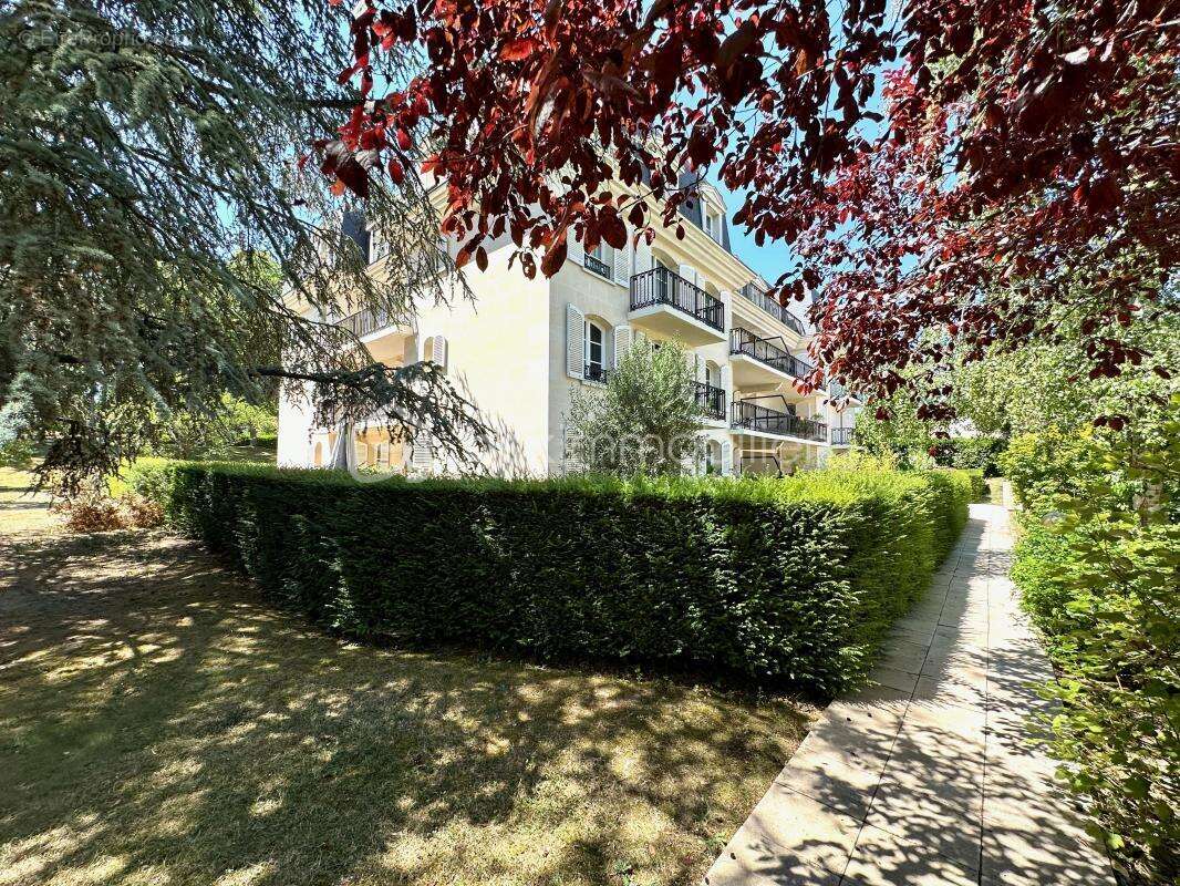 Pontoise saint-martin - 3 pièces avec jardin de 160 m², parking et cave - photo 2