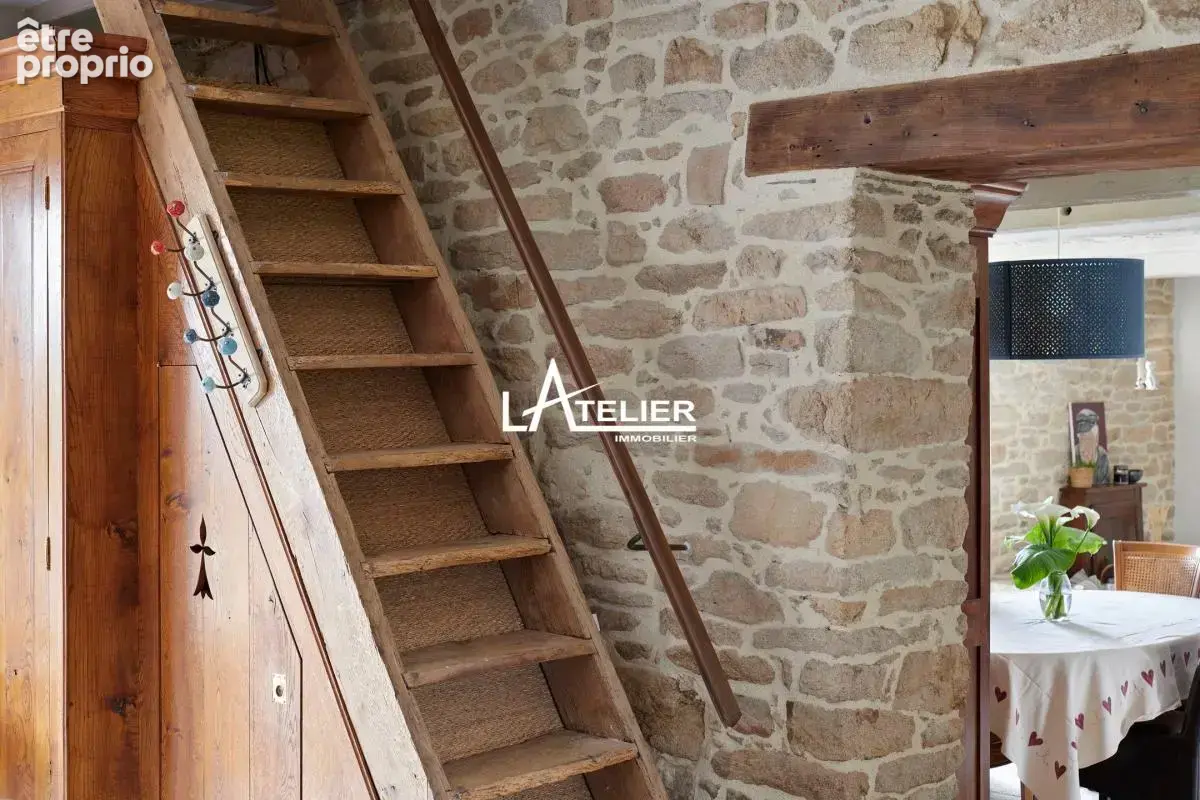 Longère en pierre, grand terrain, annexes et piscine - photo 12