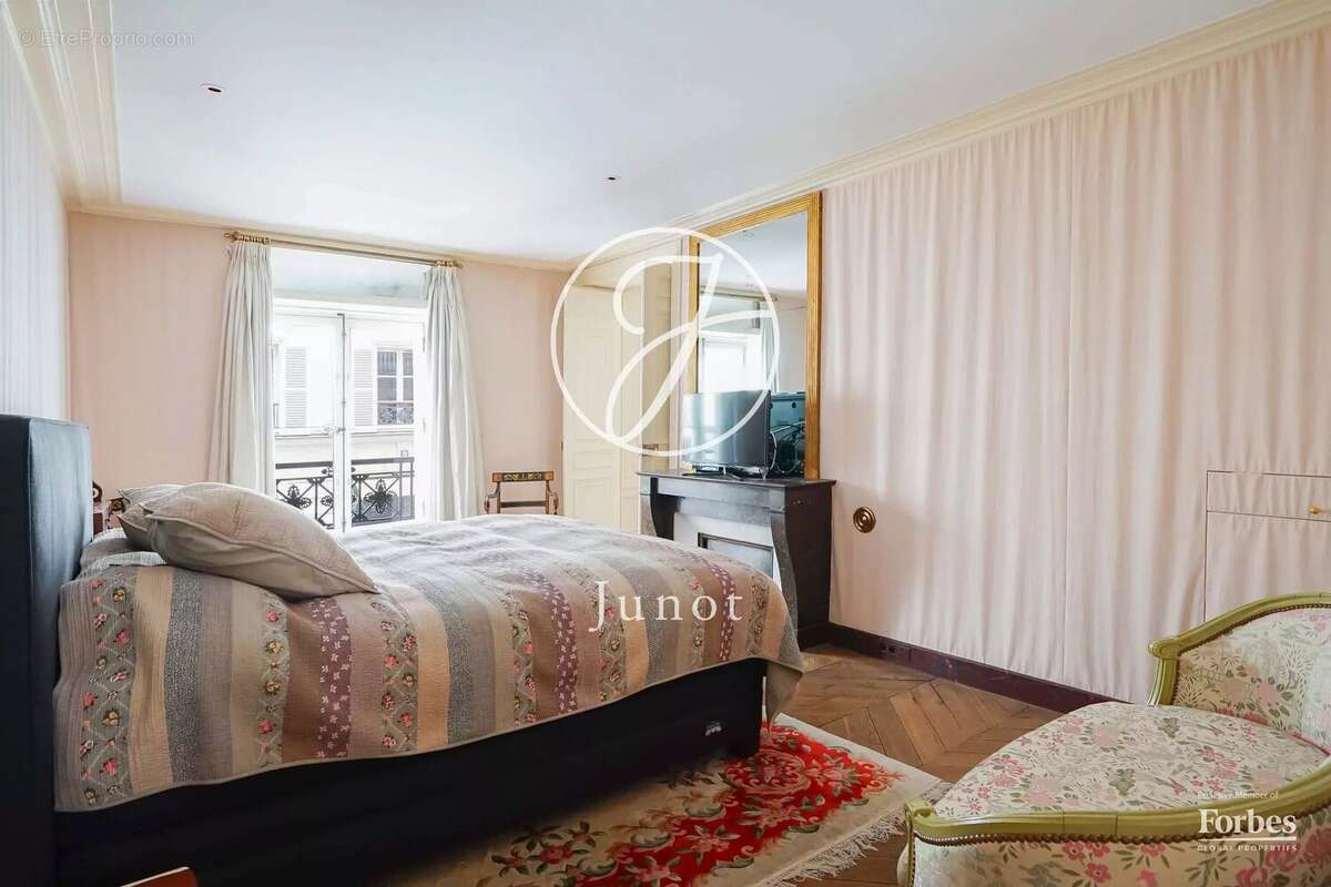 Paris 1er - VENDÔME / RIVOLI - Appartement à vendre - 4 pièces - 135,54m² Carrez - 3 chambres. - photo 14