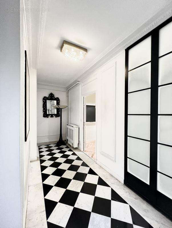 Appartement à PARIS-8E