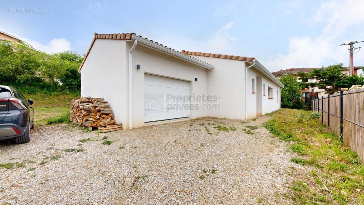 Maison à LACROIX-FALGARDE