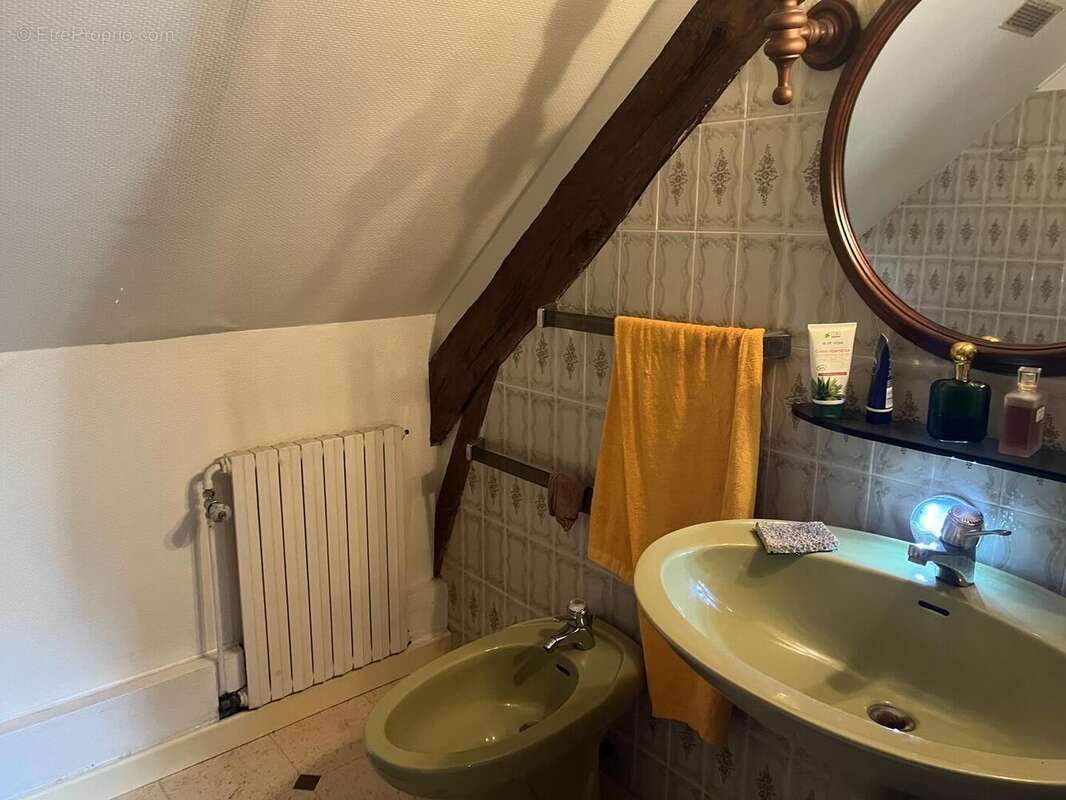 2ème - SDB - Maison à LACAPELLE-MARIVAL