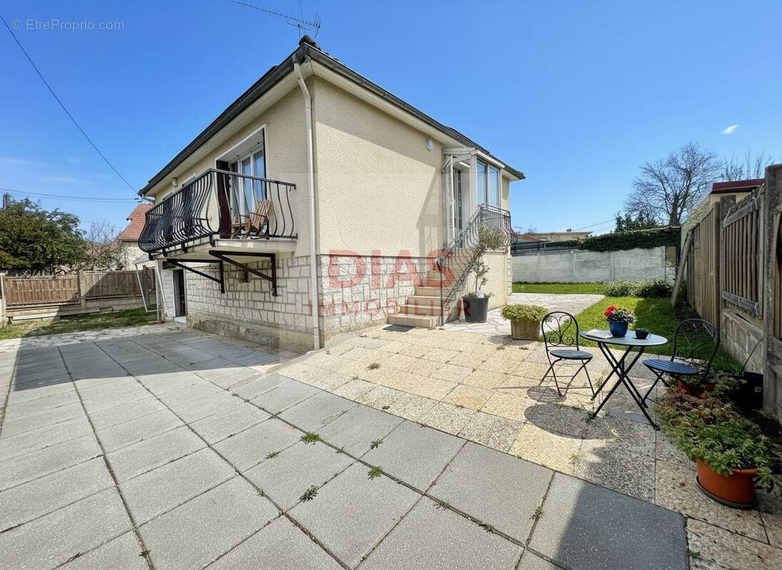 Maison à ROISSY-EN-BRIE