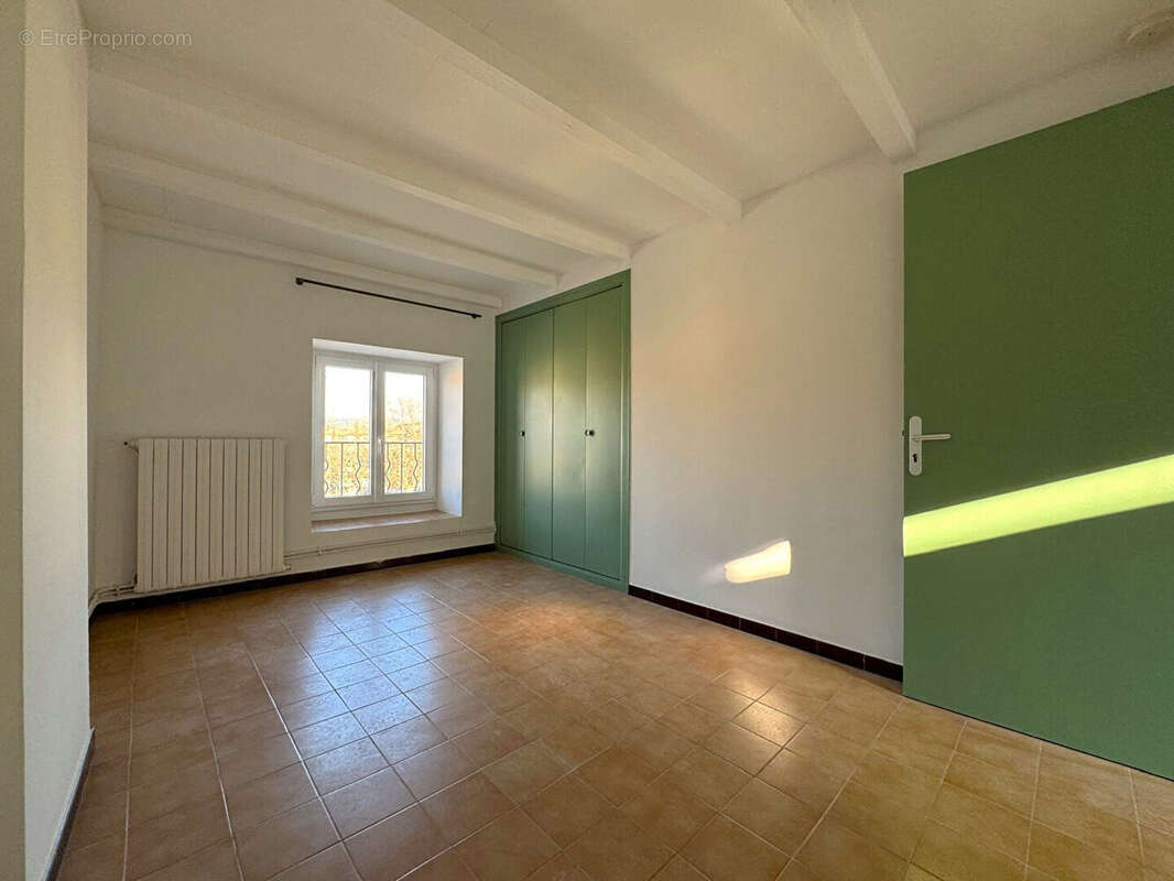 Immeuble Bagnols sur Cèze - 9 pièces - 178 m² - photo 6