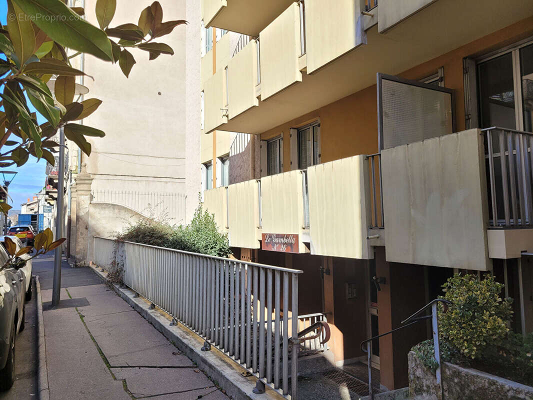 F4 avec balcon, ascenseur et parking privatif - photo 11