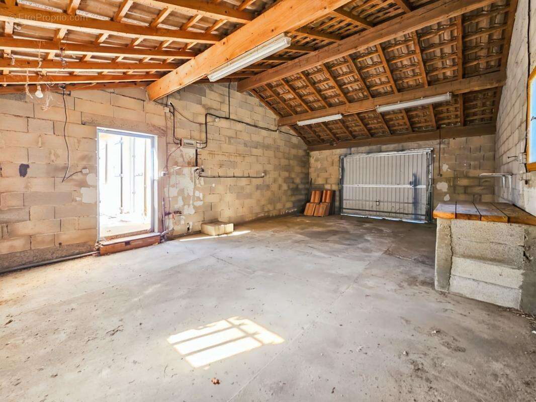À Vendre à St Hippolyte de Montaigu - Maison de plain pied de 89m² sur 1200m² de terrain - photo 13