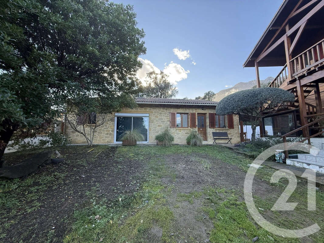 Maison à SANTA-MARIA-POGGIO