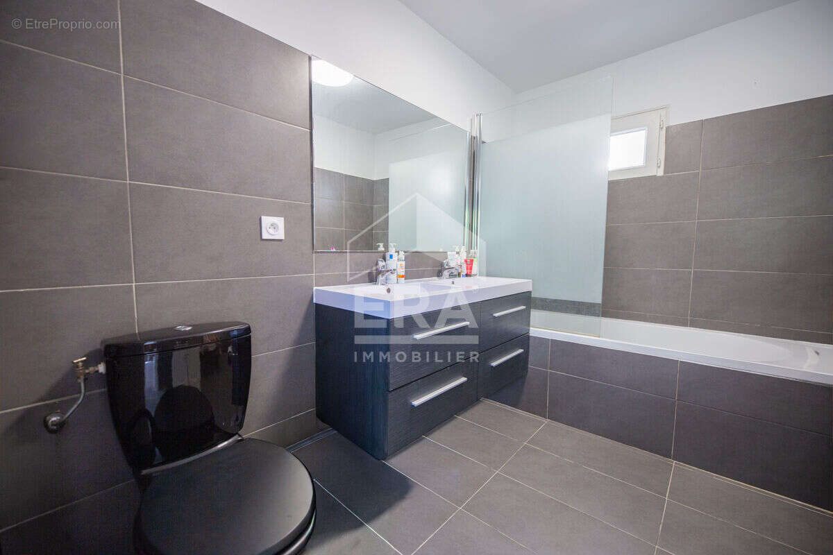 Maison à LA ROQUETTE-SUR-SIAGNE