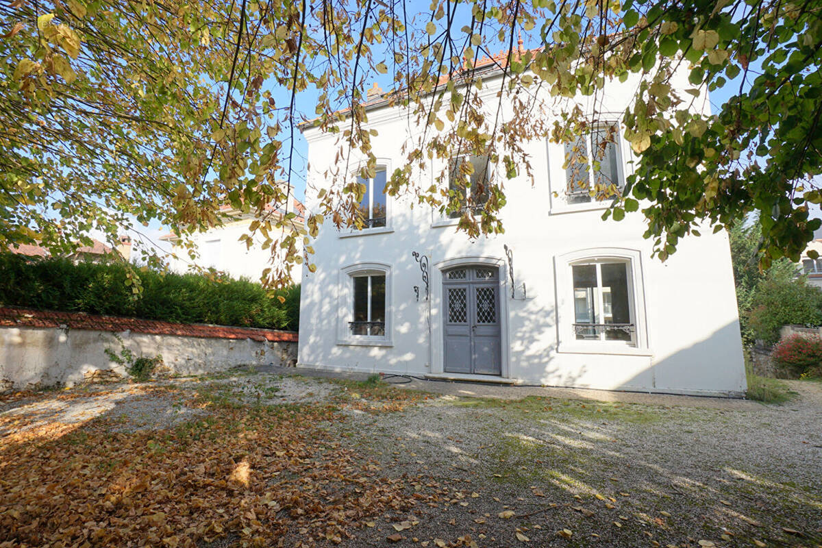 Maison à MEZIERES-SUR-SEINE