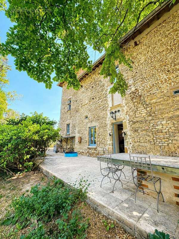 190 m² à Eyzin-Pinet  - photo 2