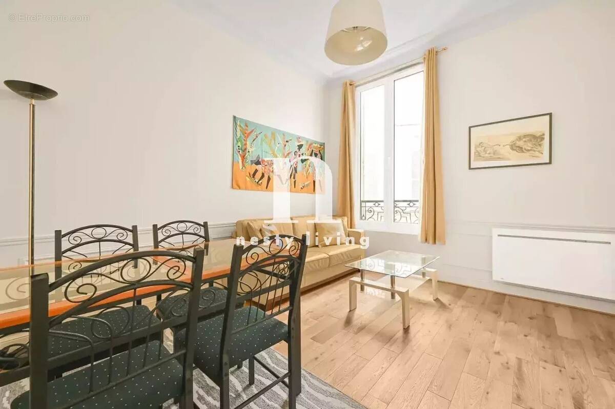 Appartement à PARIS-8E