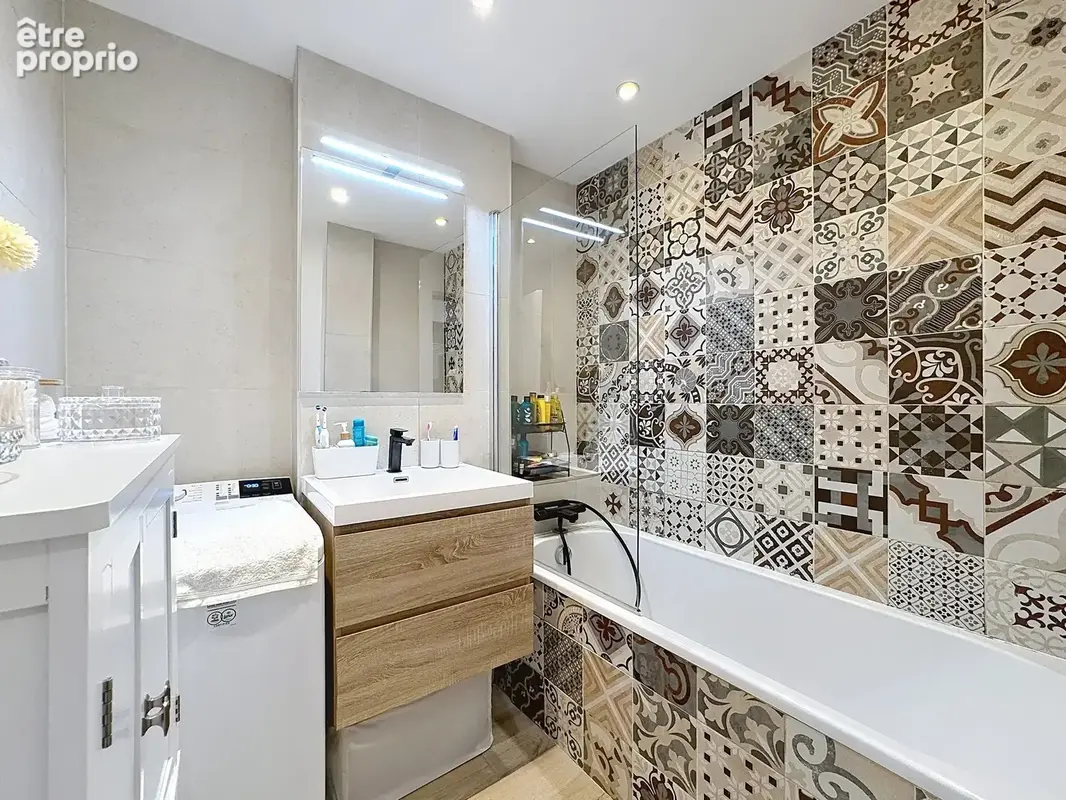 Golfe juan - bel appartement 4 pièces rénové avec terrasse, parking et cave - photo 14