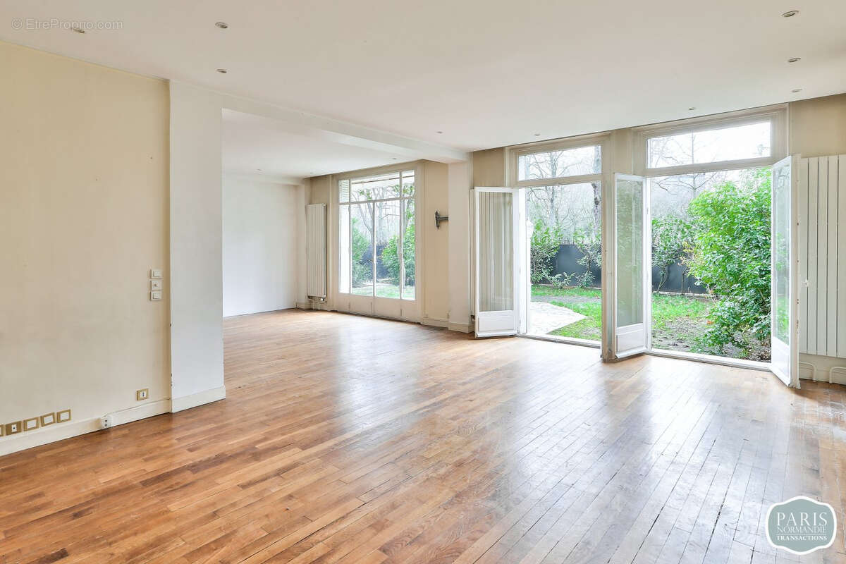 Appartement à NEUILLY-SUR-SEINE
