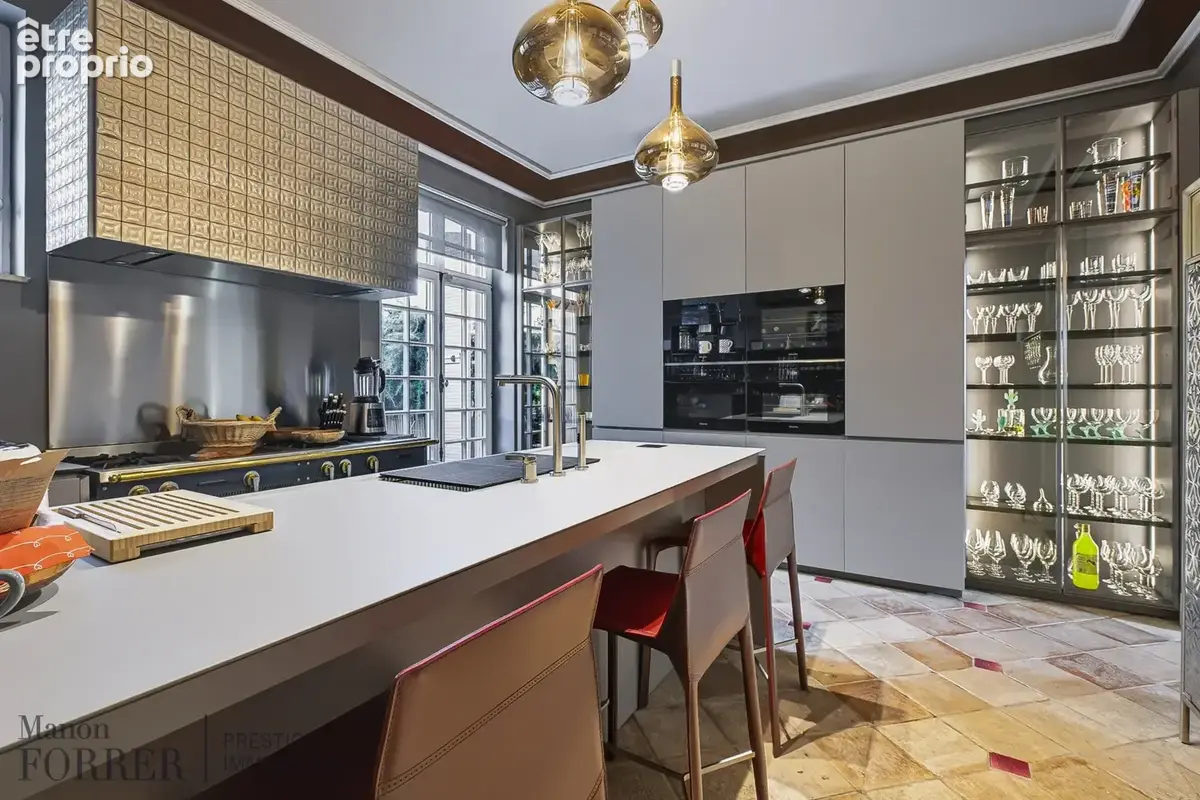 À VENDRE ! Maison de maître aux prestations haut de gamme avec piscine intérieure & jardin   327 m2 - photo 6