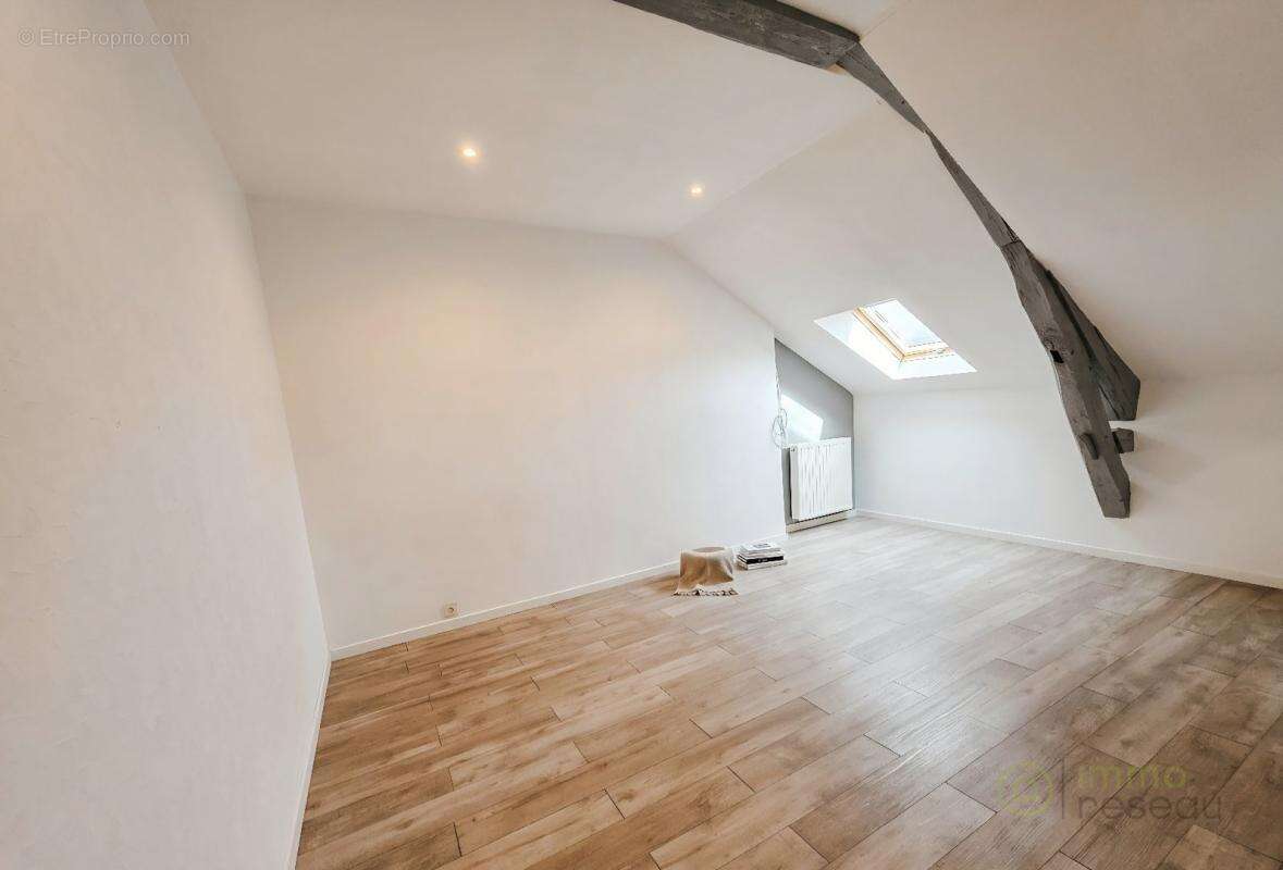Maison 136 m² à Saint-Gaultier  - photo 6