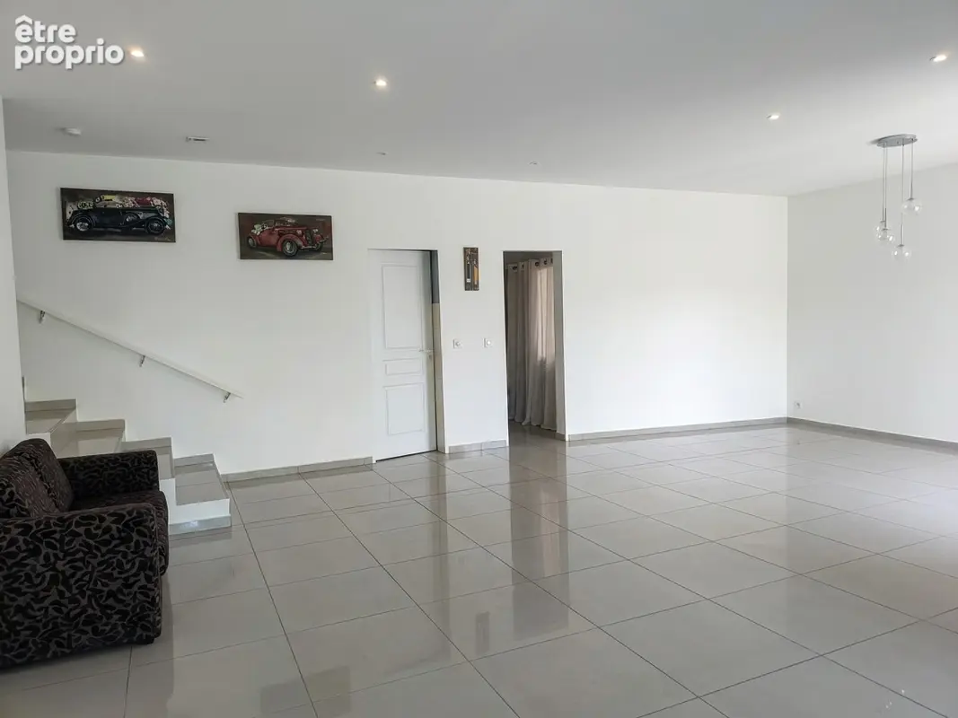 Fréjus,  3 Bureaux / locaux avec terrain - photo 5