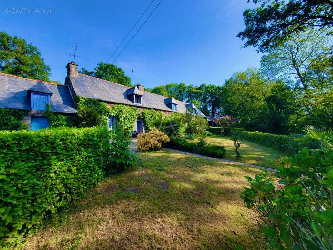 Authentique maison de caractère sur une parcelle de 4470m2 - photo 5