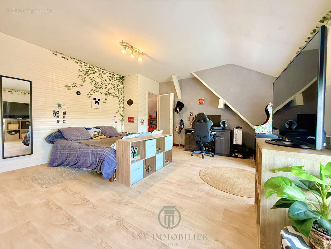 Propriété familiale • 8 chambres • plus d’1 hectare • dépendances - photo 11