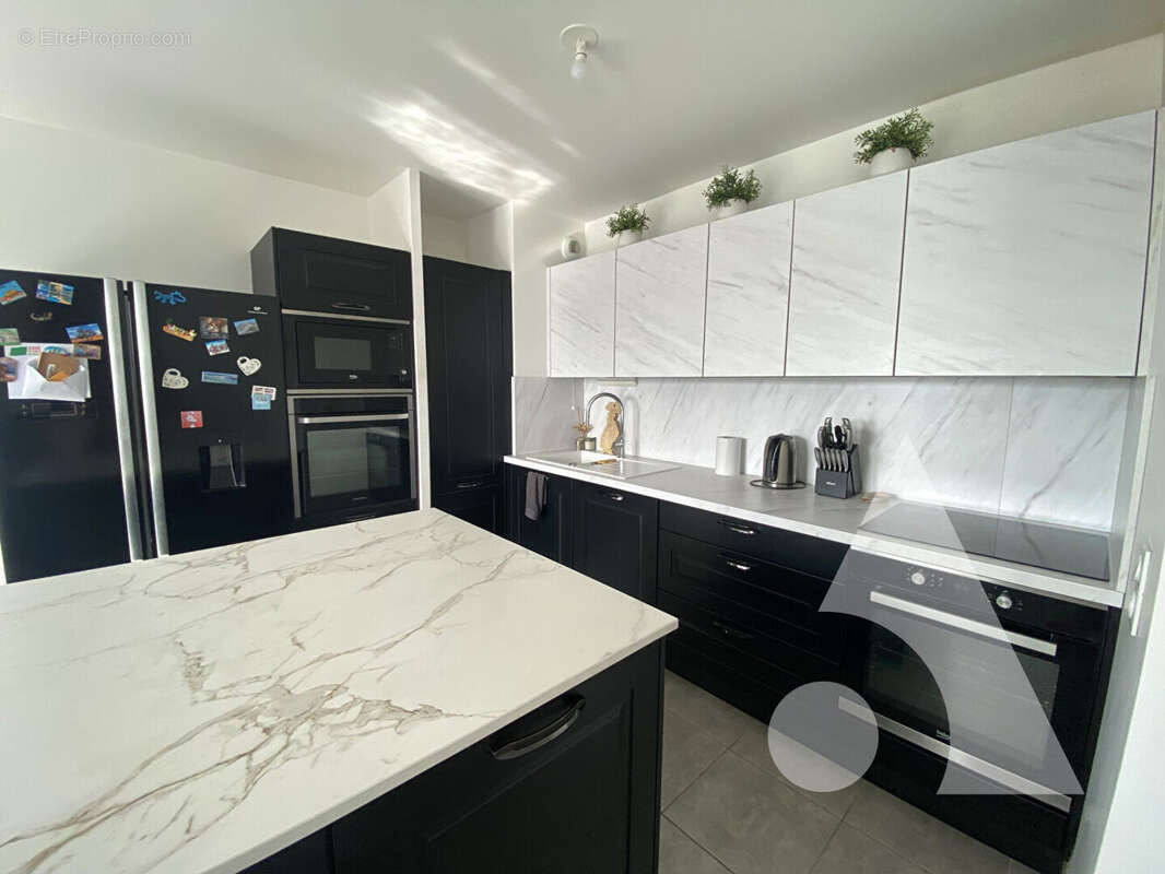 A vendre appartement 2 chambres avec balcon - photo 2