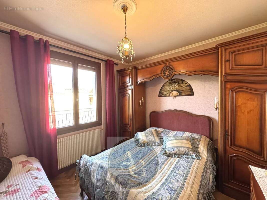 Maison à VILLENEUVE-LA-COMPTAL