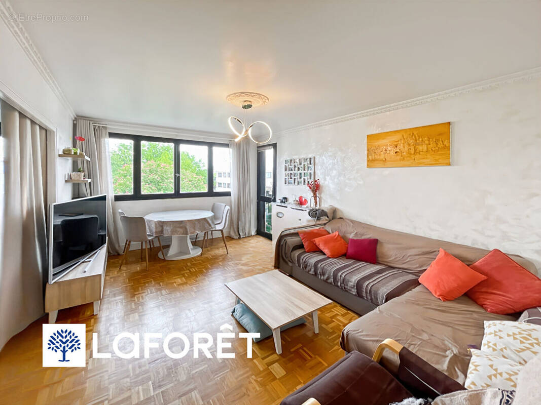 Appartement à SAINTE-GENEVIEVE-DES-BOIS