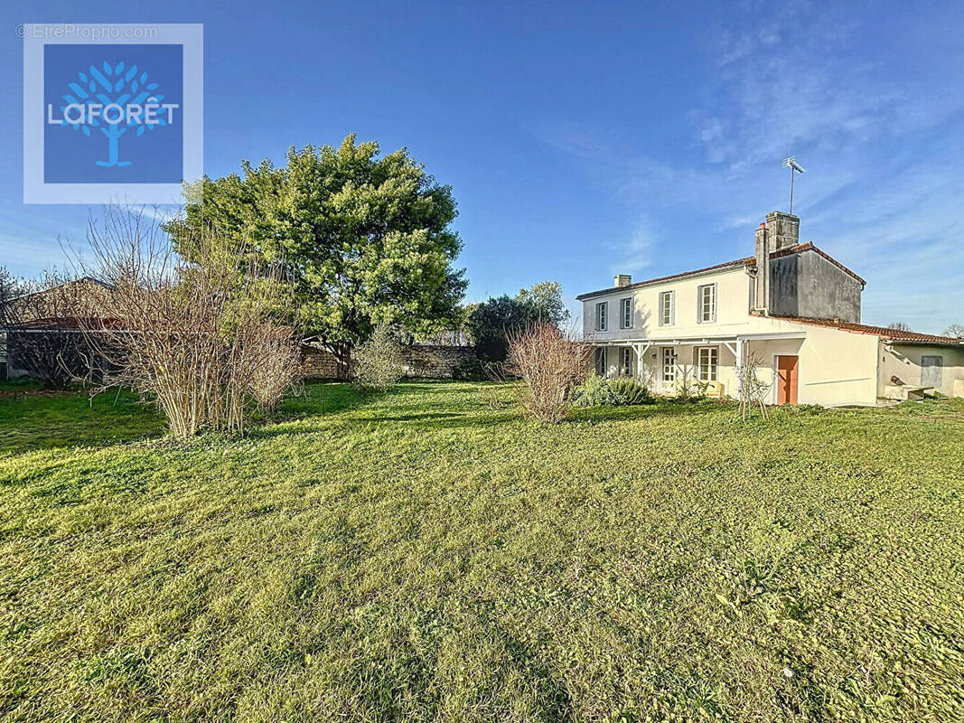 Maison à SAINT-GERMAIN-DE-LUSIGNAN