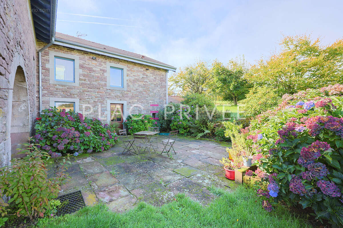 Maison à LA CHAPELLE-AUX-BOIS