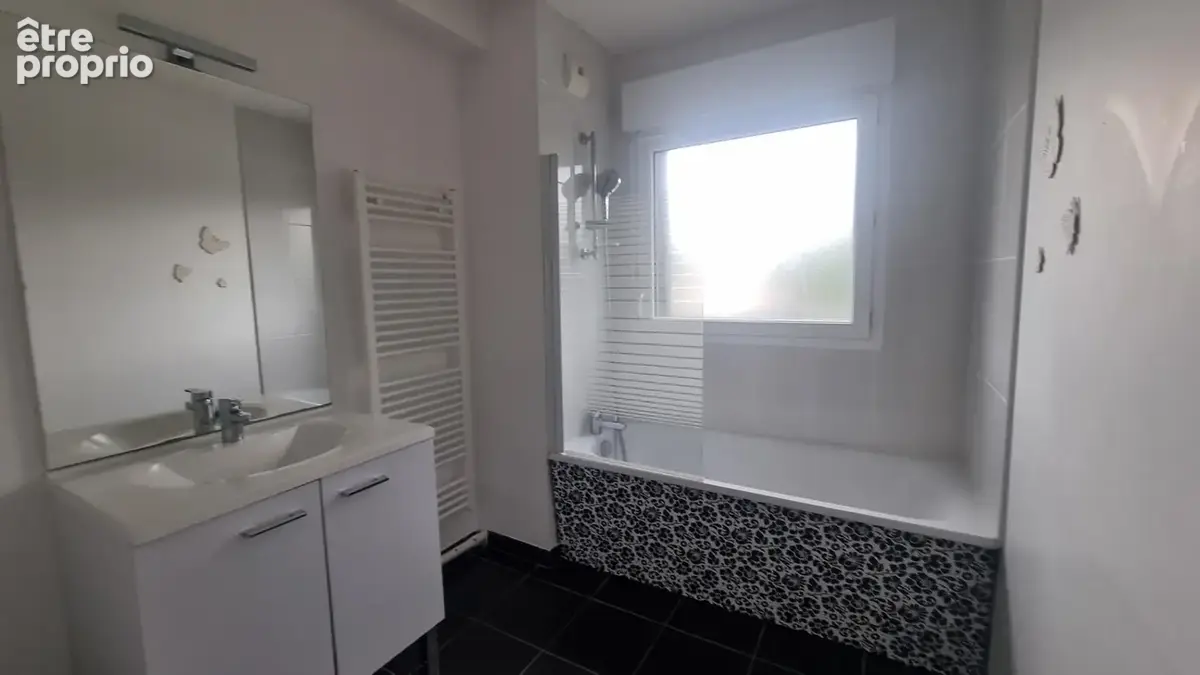 Appartement F3 à vendre - Maromme La Maine - 62 m² - Vue panoramique Rouen - 2 balcons - Parking - photo 13