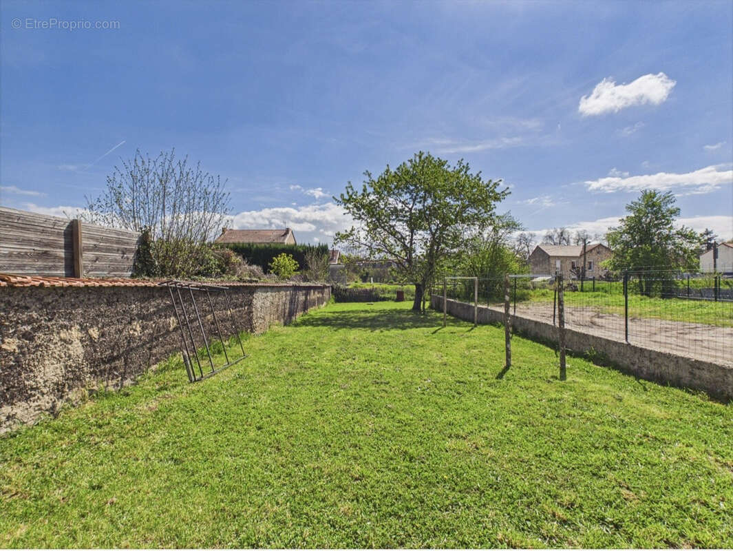 Maison à BOURNONCLE-SAINT-PIERRE