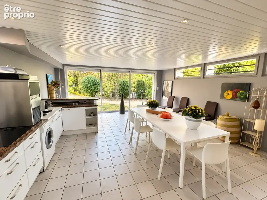 Propriété de 232 m2 avec piscine et jardin paysager - photo 11