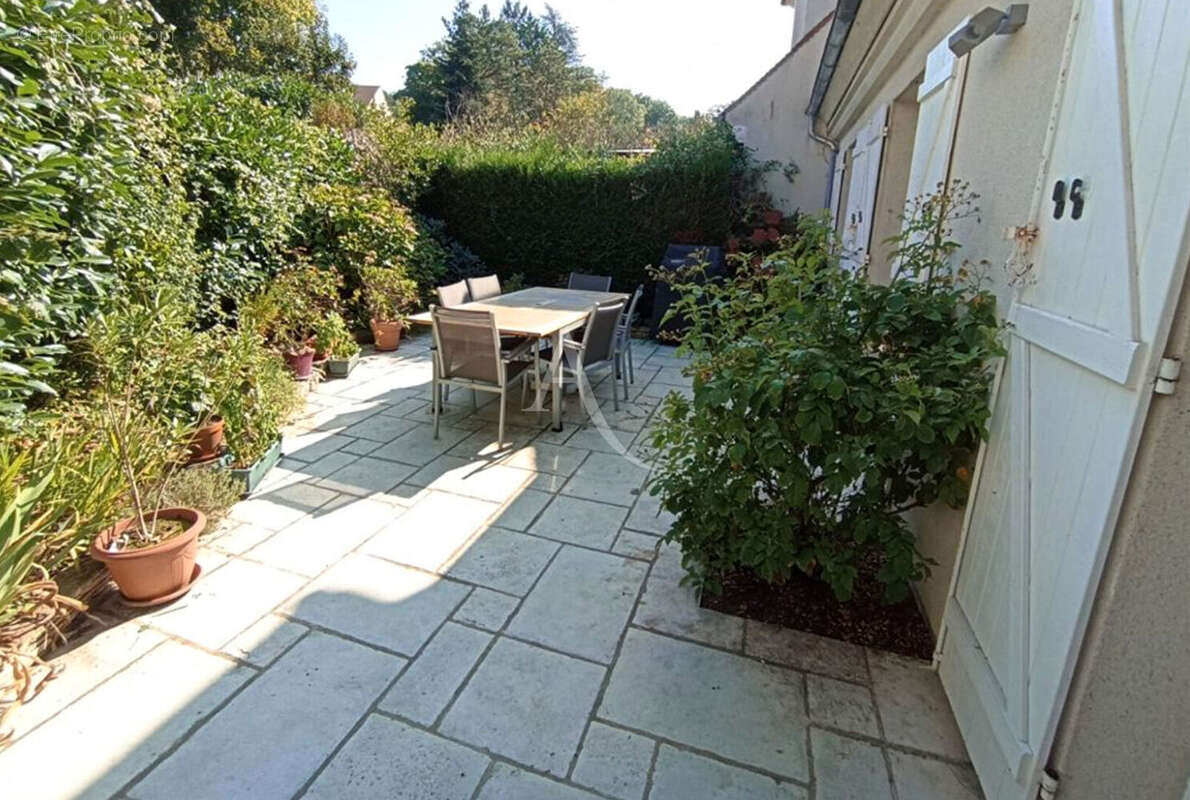 Maison à BURES-SUR-YVETTE