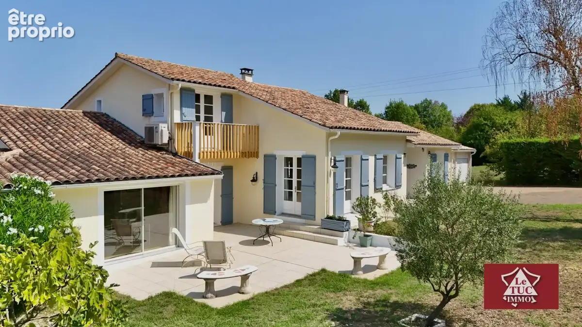 Villa d'exception avec piscine, jacuzzi, double garage et petit étang. - photo 8