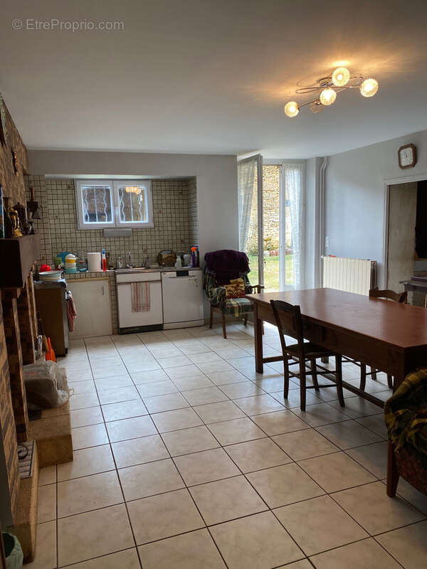 Maison à BLANQUEFORT-SUR-BRIOLANCE