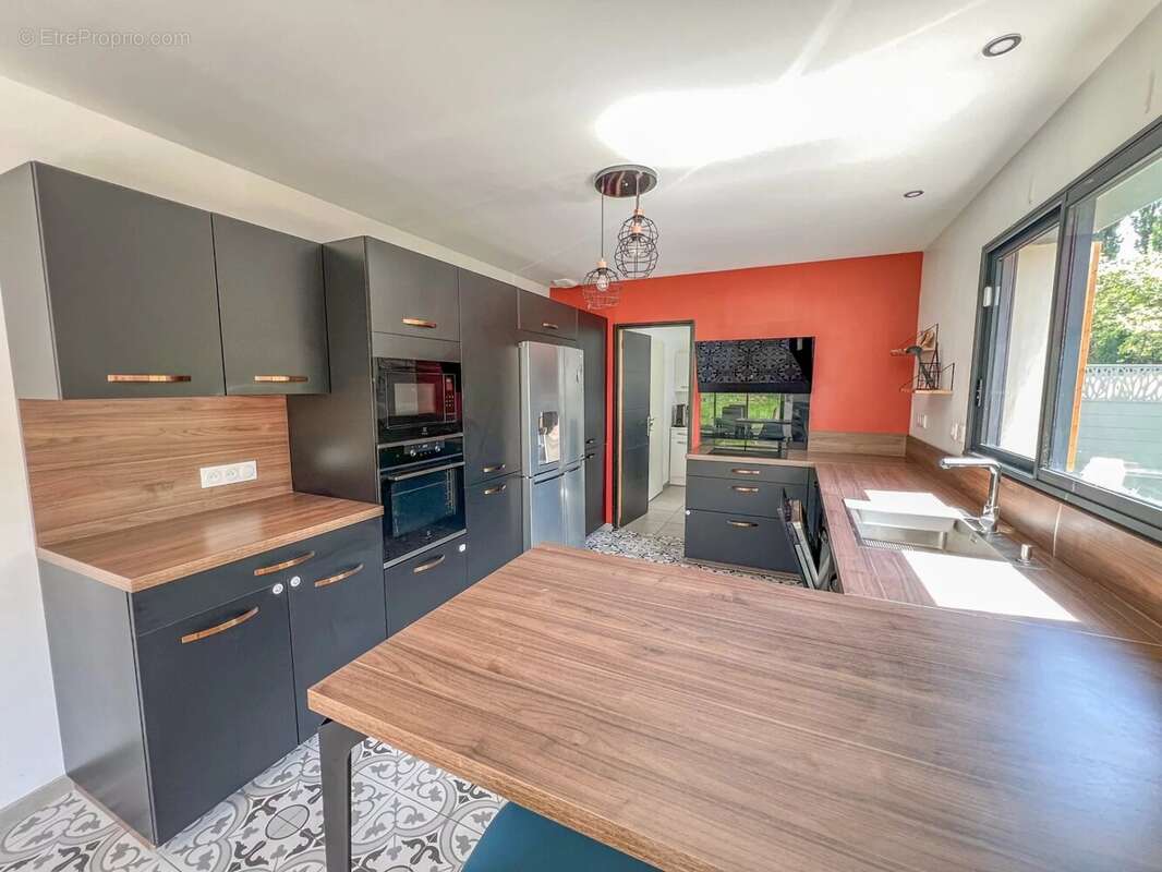 Maison à LE MESNIL-SAINT-DENIS