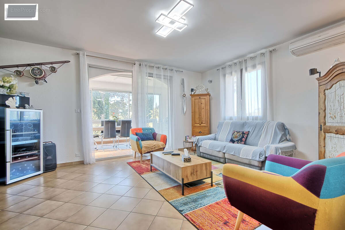 Appartement à LA CRAU