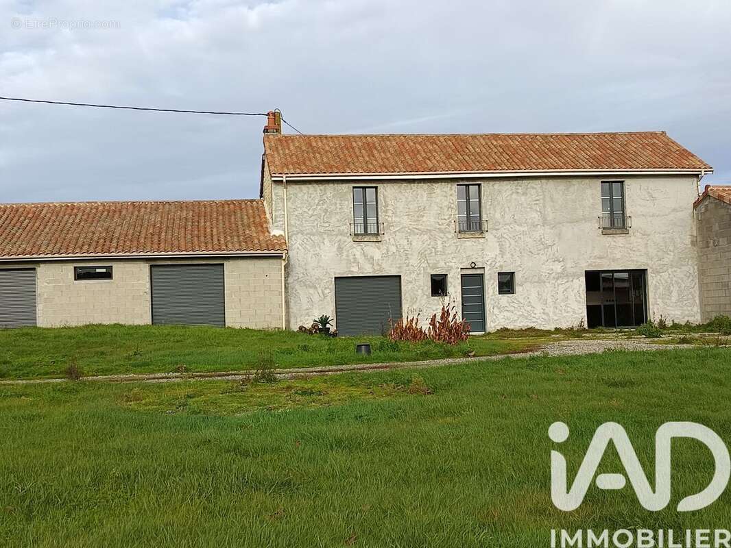 Maison 167 m² à Loudun  - photo 2