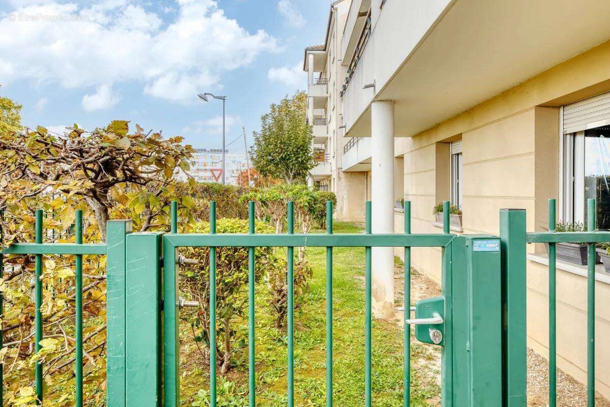 Appartement à VAL-DE-REUIL