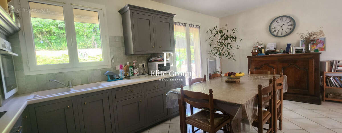 Maison à SAINT-CHAMASSY