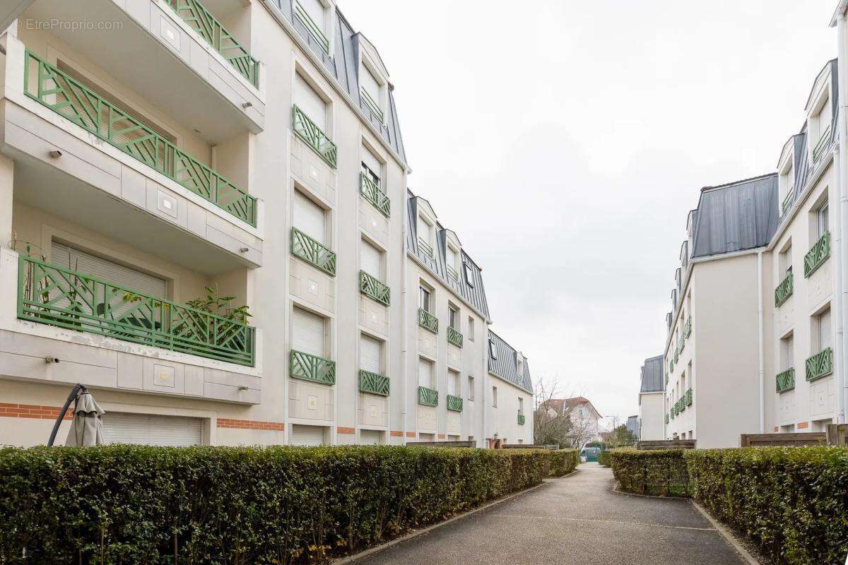 Appartement à LES PAVILLONS-SOUS-BOIS