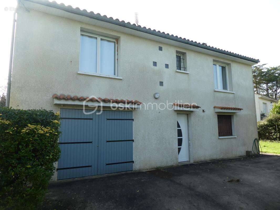  Maison 4 chambres avec terrain arboré de 1 548 m² – À 5 min de Saint-Jean-d'Angély - photo 5
