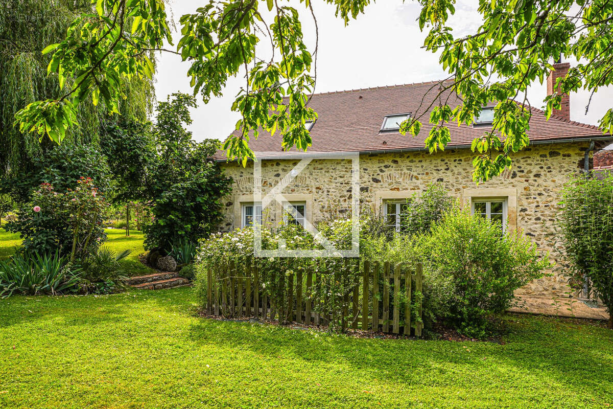 Maison à CONLIE