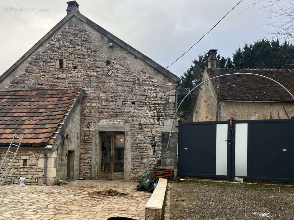 Maison à SOUGERES-EN-PUISAYE