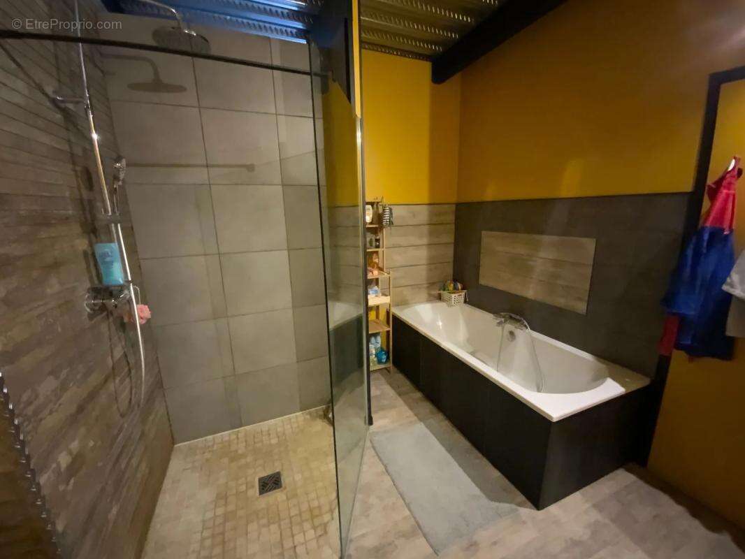 Appartement à MONTCEAU-LES-MINES